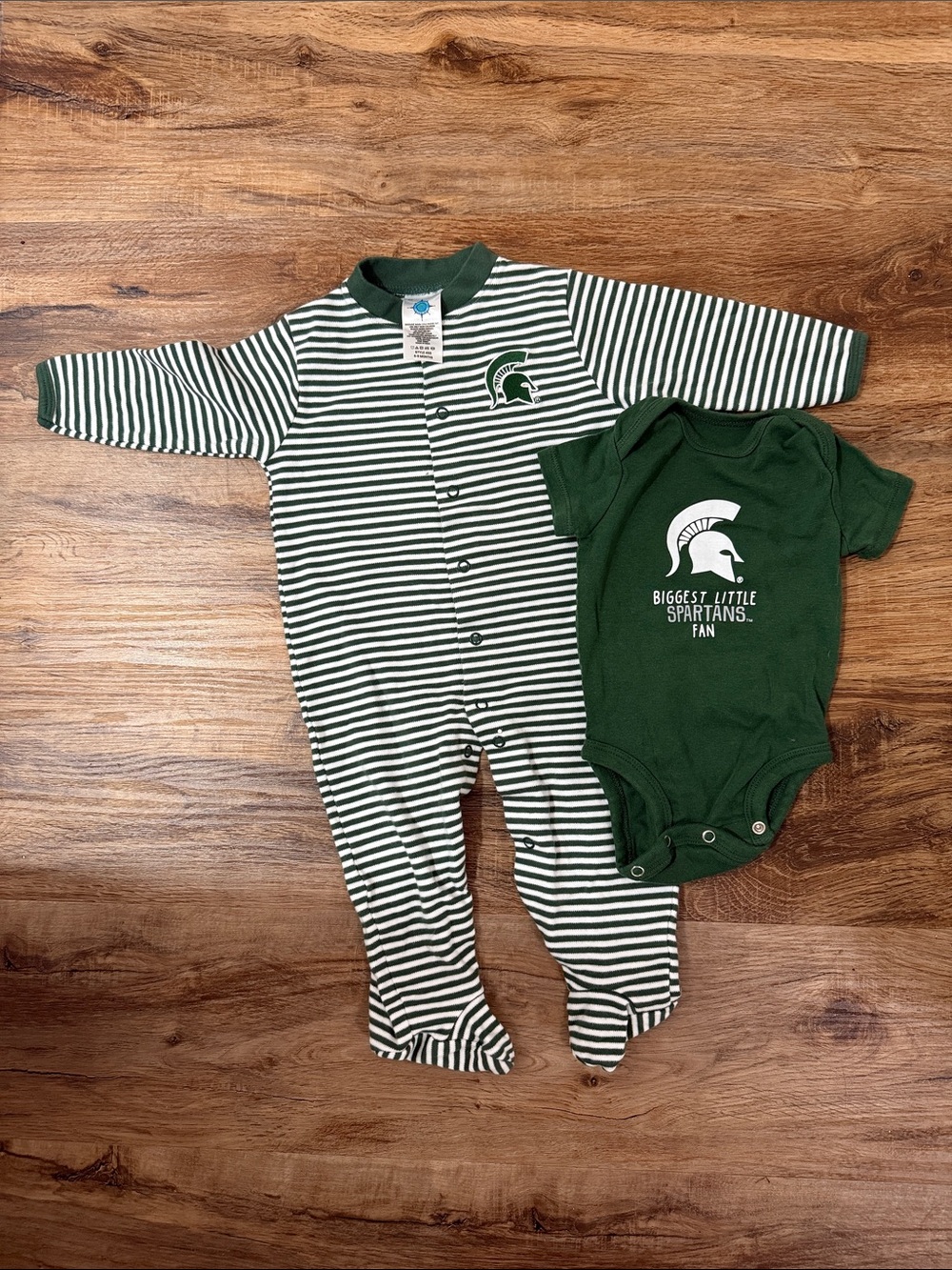 Set Michigan State Baby Bodysuit & Footed pajamas green and white size 3M & 6-9m